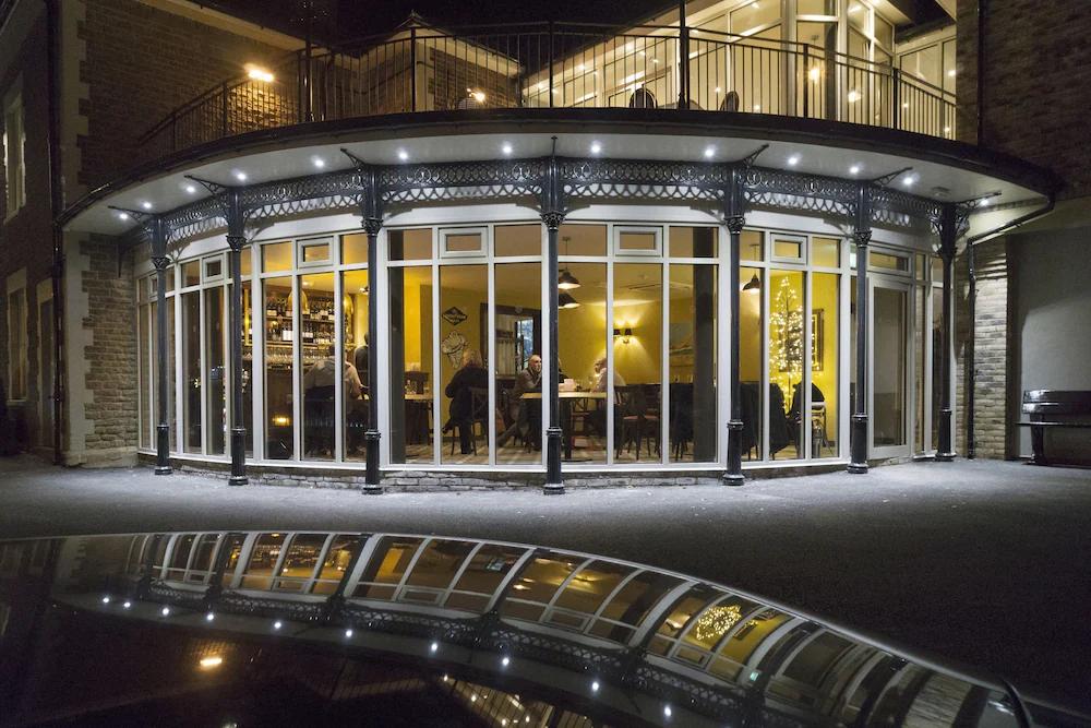 Harper'S Steakhouse With Rooms, ハスルミア エクステリア 写真