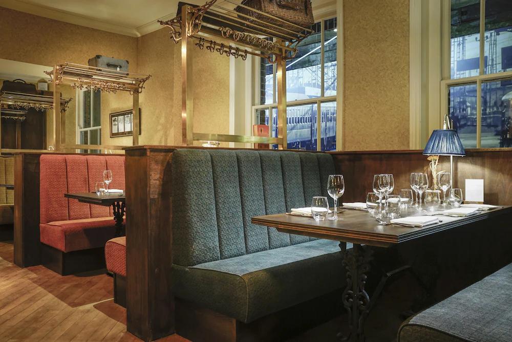 Harper'S Steakhouse With Rooms, ハスルミア エクステリア 写真